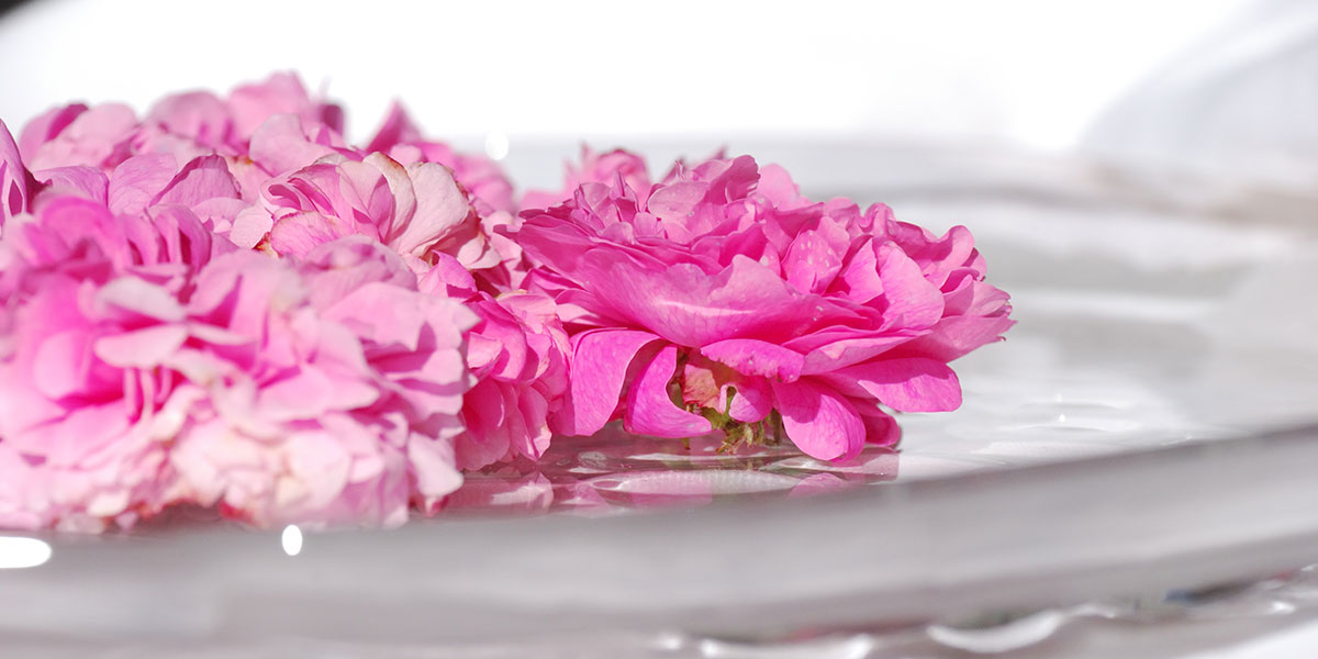 Acqua di rose essenziale